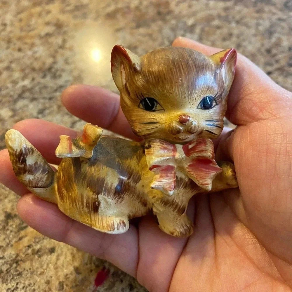 Cute little kitty decor figurine